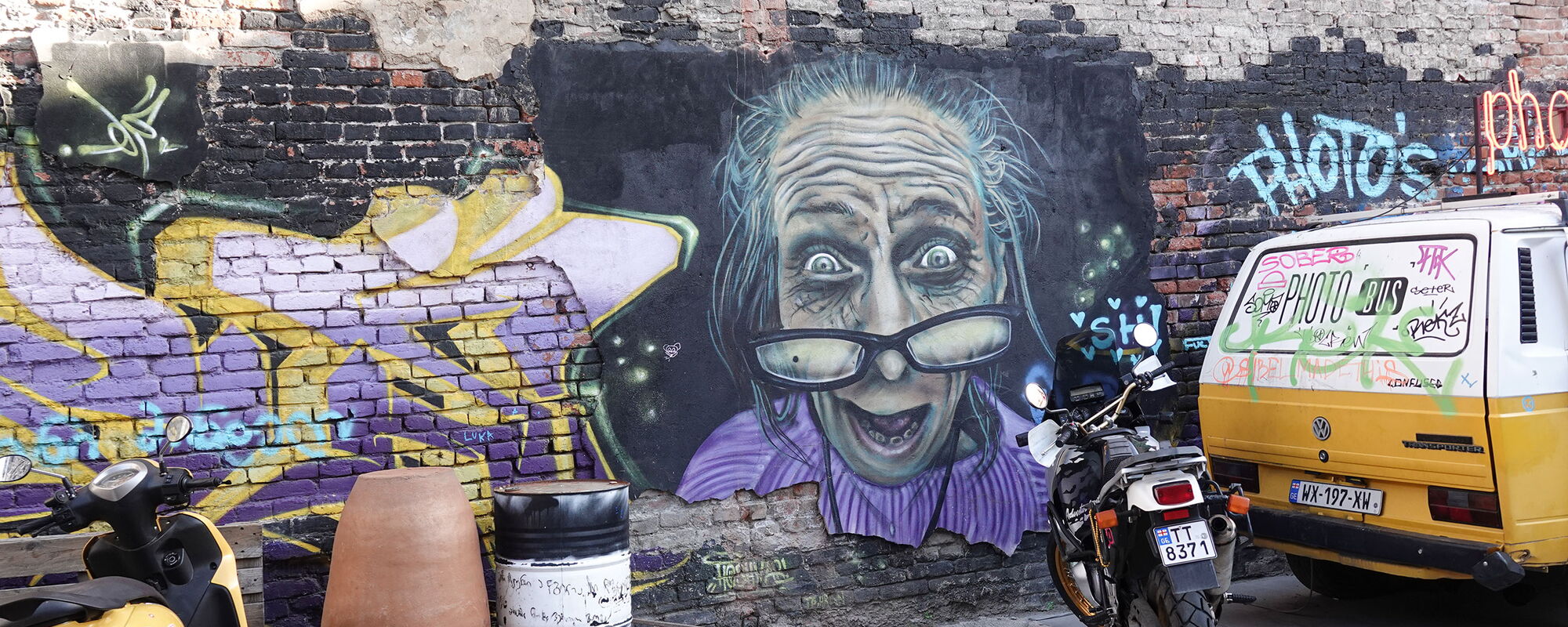 2017_09_11-tbilisi-chugureti-fabrika-crazy-woman-hoshvar-kt-04480.jpg